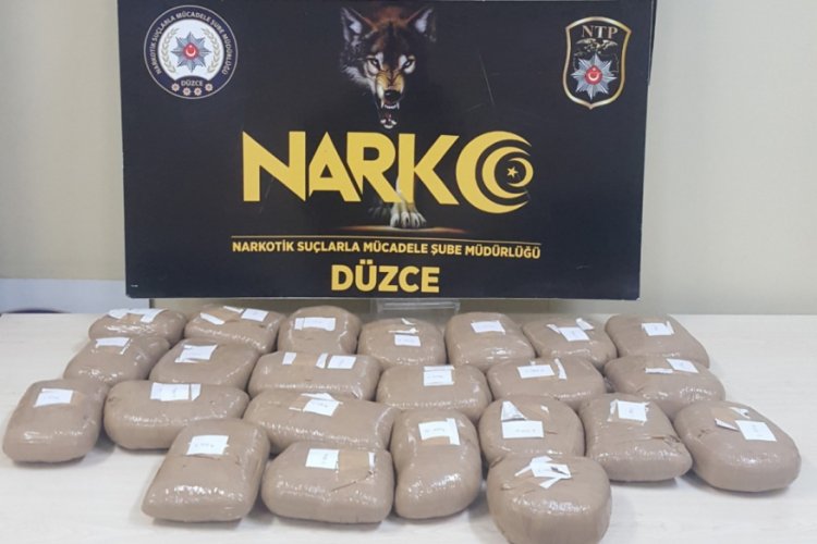 D&uuml;zce'de 24 kilo esrar ele ge&ccedil;irdi