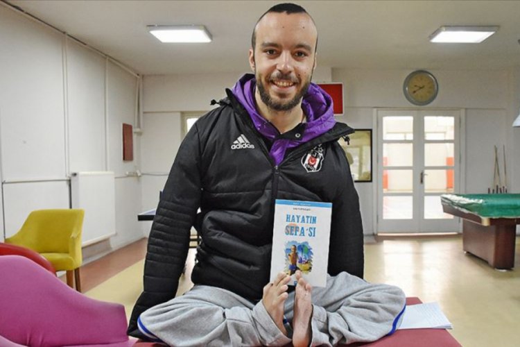 Bedensel engelli milli y&uuml;z&uuml;c&uuml; sol ayağıyla hikayesini yazdı