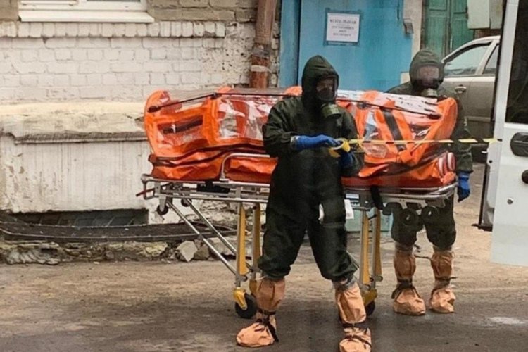 2 kişi korona vir&uuml;s&uuml; ş&uuml;phesiyle hastaneye kaldırıldı