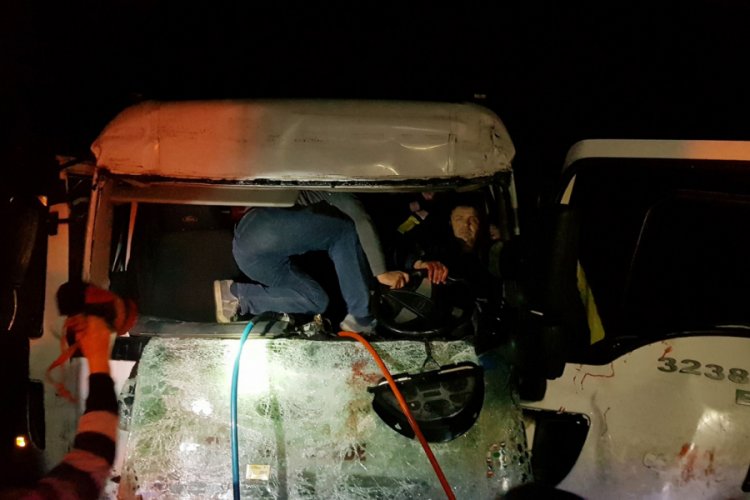 Tanker TIR'a arkadan &ccedil;arptı: 1 ağır yaralı