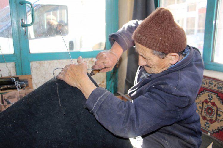 Semerci ustası isteyene mesleğini &ouml;ğretecek