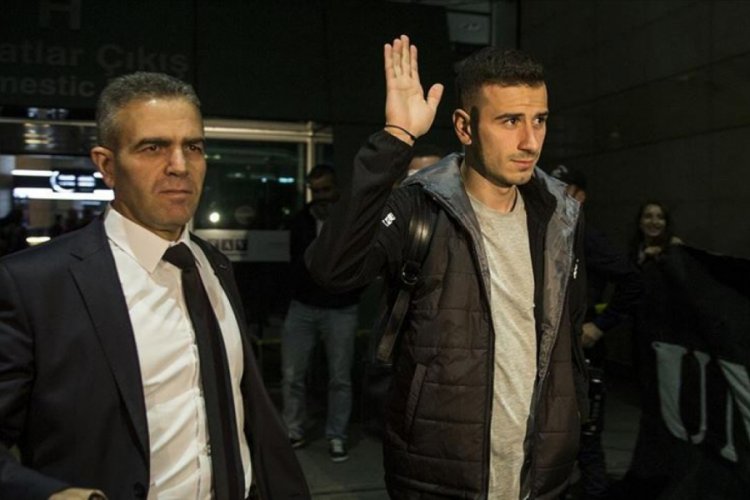Oğuzhan &Ouml;zyakup Hollanda'ya gitti: Tekrar Beşiktaş forması giymek i&ccedil;in gidiyorum