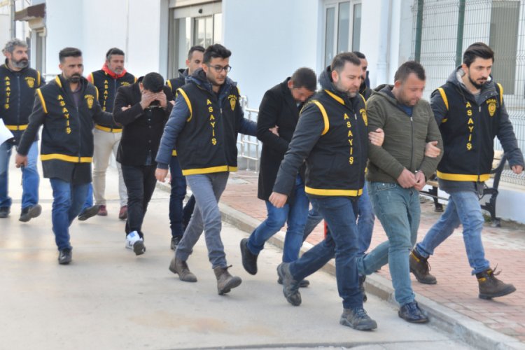 Karşılıksız &ccedil;ekle aldıkları ara&ccedil;ları par&ccedil;alayıp sattılar