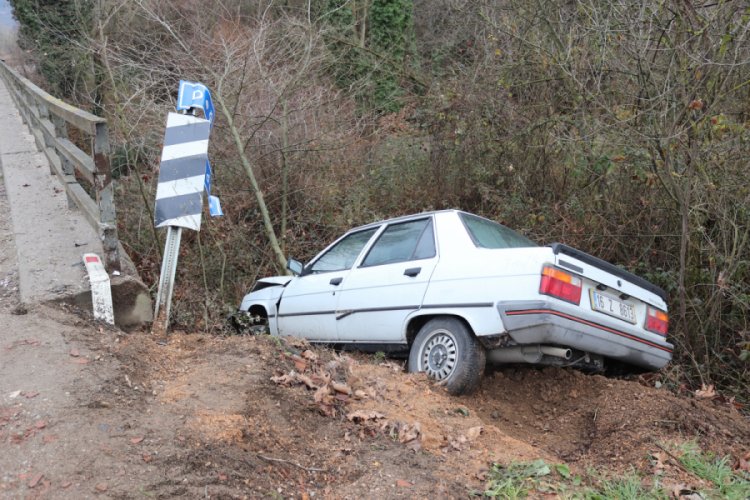 Bursa'da kaygan yol kaza getirdi