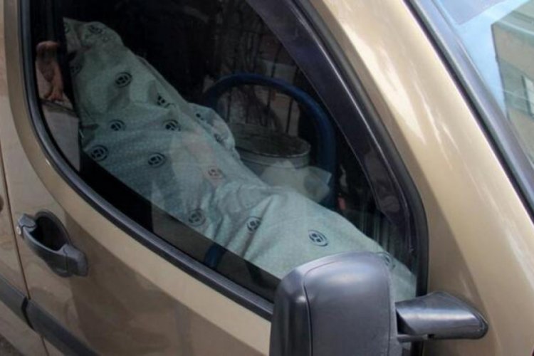 Cesetle yolculuk polisi alarma ge&ccedil;irdi!