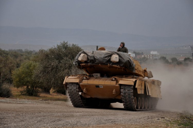 Suriye sınırına askeri ara&ccedil; sevkiyatı yapıldı