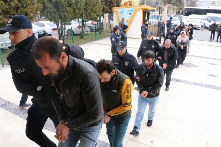 Bombalı ara&ccedil;la ilgili g&ouml;zaltına alınan 11 kişi, adliyede