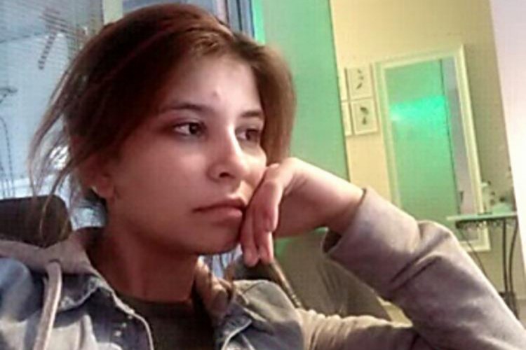 Otomobilin &ccedil;aptığı Elif &ouml;ld&uuml;