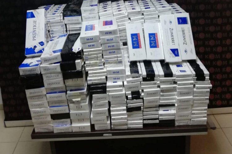 Polisten ka&ccedil;an ara&ccedil;tan 2 bin 730 paket ka&ccedil;ak sigara &ccedil;ıktı