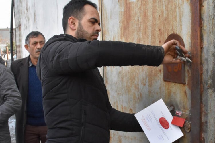 Tavanı &ccedil;&ouml;ken at&ouml;lyenin bulunduğu bina m&uuml;h&uuml;rlendi