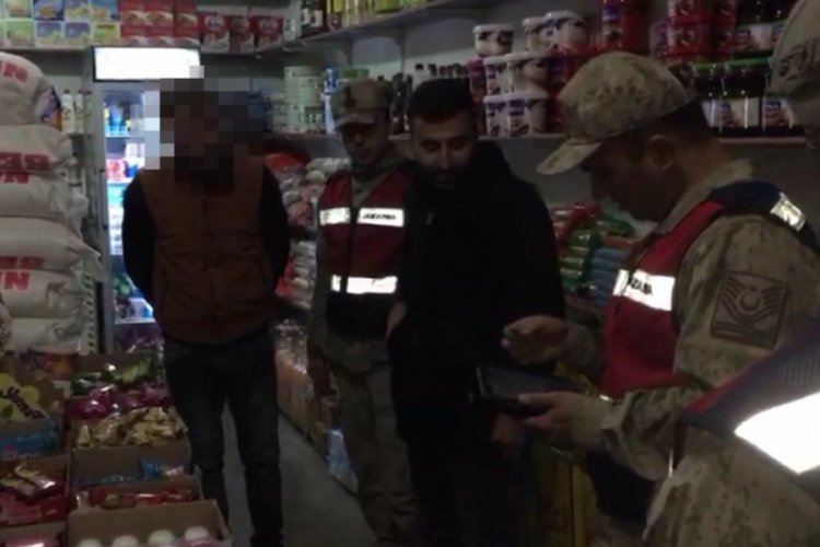 Cezaevi firarisi alışveriş yaparken yakalandı