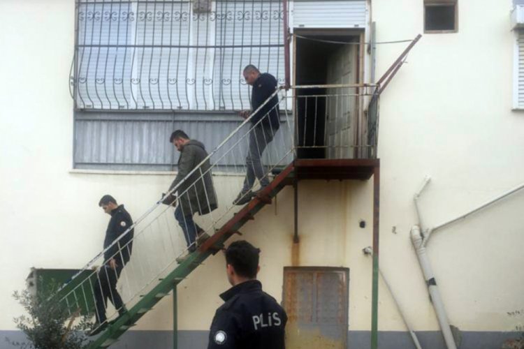 Yalnız yaşadığı evinde &ouml;l&uuml; bulundu