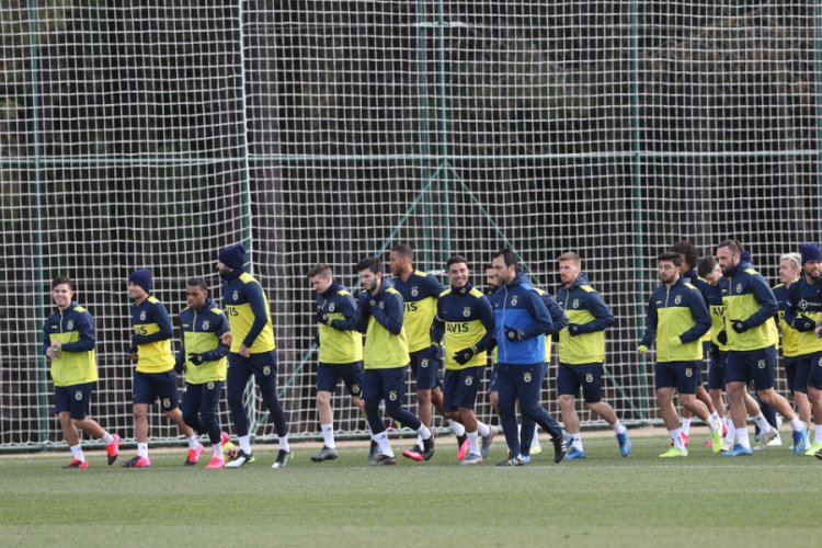 Fenerbah&ccedil;e, Trabzonspor ma&ccedil;ının hazırlıklarını s&uuml;rd&uuml;rd&uuml;