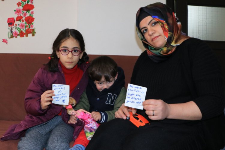 Yardım i&ccedil;in g&ouml;nderilen montun cebinden &ccedil;ıkan not duygulandırdı