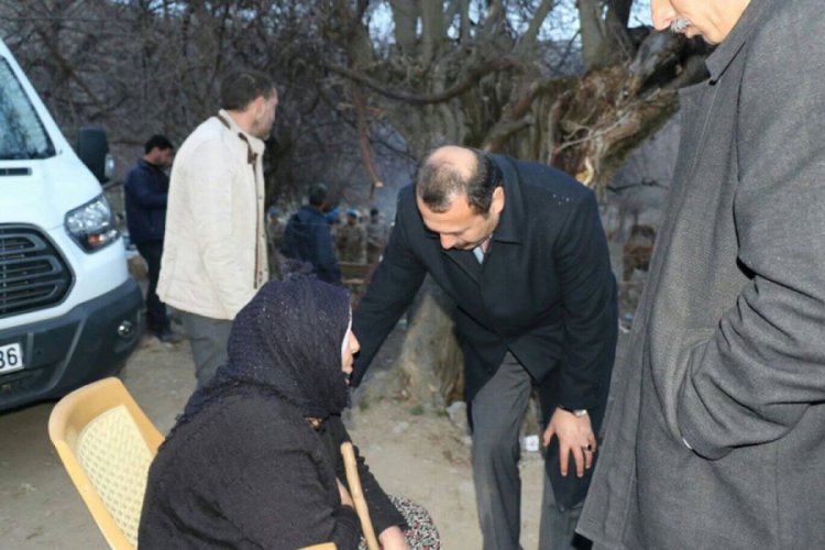 Depremin vurduğu k&ouml;ye hayvan desteği