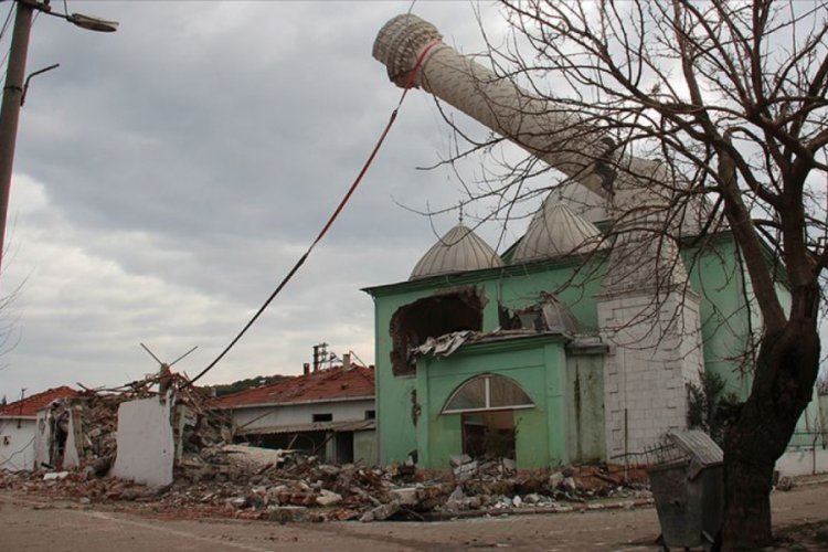 Manisa'da depremin yaraları sarılıyor