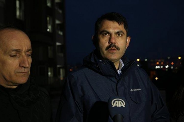 Bakan Kurum, depremzedelere verilecek konutları inceledi