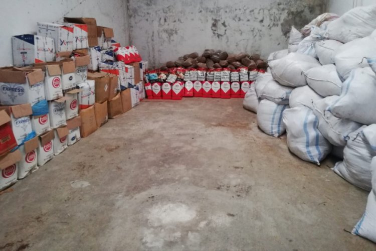 Bursa'da ka&ccedil;ak t&uuml;t&uuml;n &uuml;r&uuml;nleri satışı yapan iş yerlerine baskın!