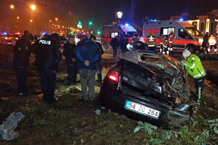 Kayganlaşan yolda otomobil metrelerce takla attı