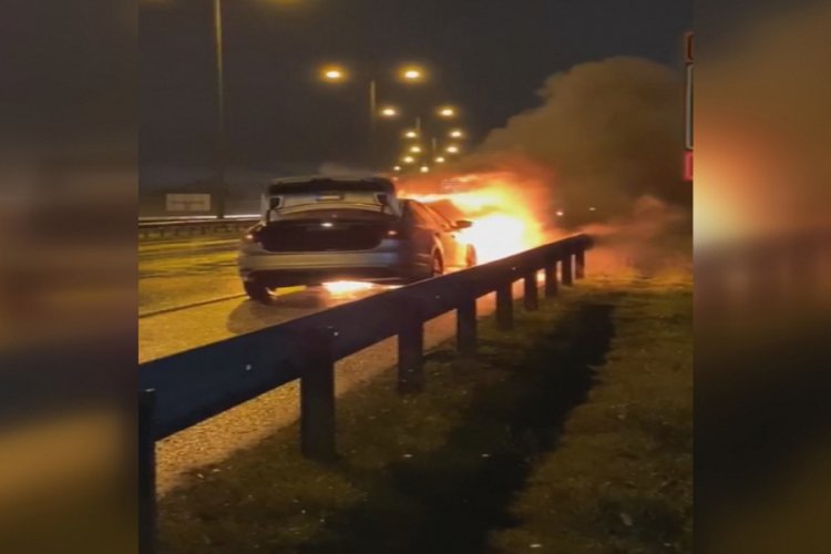 Bir g&uuml;n &ouml;nce aldığı otomobil alev alev yandı