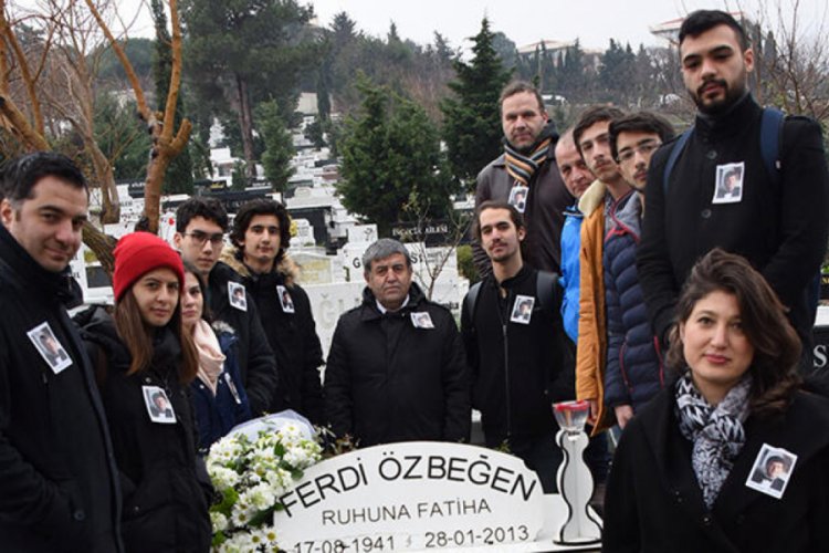 Ferdi &Ouml;zbeğen mezarı başında anıldı