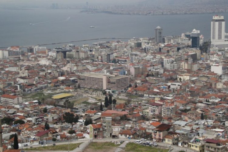 "İzmir'den 13 aktif fay ge&ccedil;iyor, şehir depreme hazırlıklı değil"