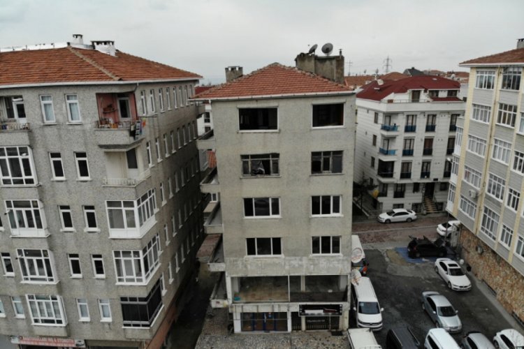 Depremde hasar g&ouml;r&uuml;p boşaltılan binalar akıbetini bekliyor