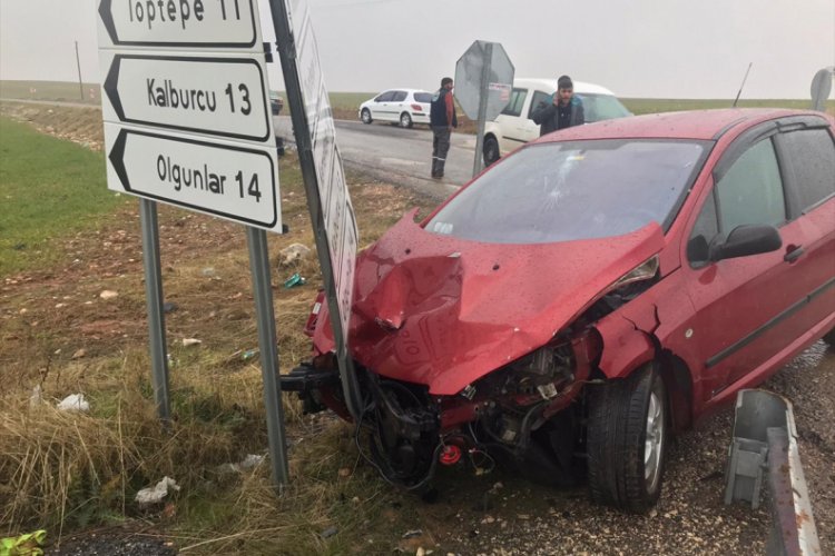 Adıyaman'da iki otomobil &ccedil;arpıştı: 1 &ouml;l&uuml;, 4 yaralı