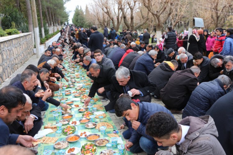 Şeyh Bağdu'yu anma etkinliğinde binlerce kişi yer sofrasında buluştu