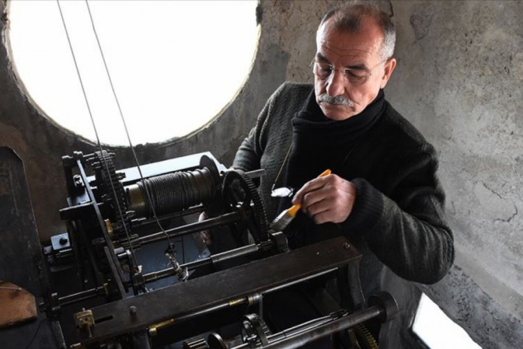 Tarihi kuledeki zamanın bek&ccedil;isi: Akif usta