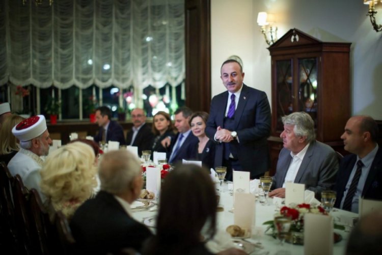 &Ccedil;avuşoğlu, Sofya'da soydaş ve vatandaş temsilcileriyle bir araya geldi
