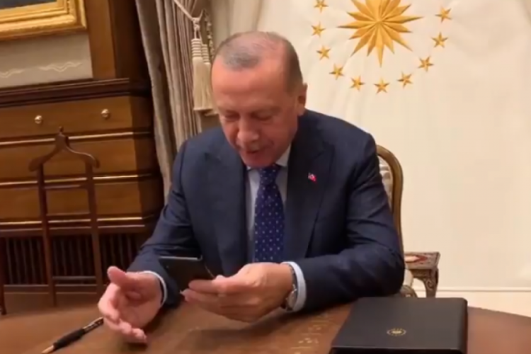 Cumhurbaşkanı Erdoğan, telefonda Azize &Ccedil;elik ile g&ouml;r&uuml;şt&uuml;