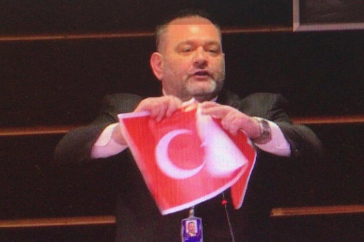 Bakan G&uuml;l adli mercilerin Lagos hakkında harekete ge&ccedil;tiğini duyurdu