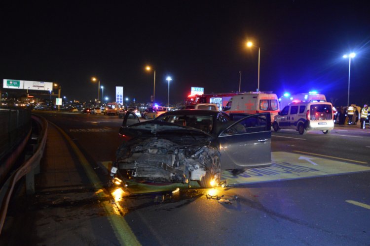 3 aracın karıştığı kazada 6 kişi yaralandı
