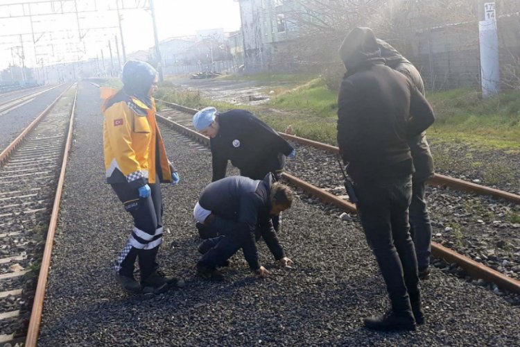 Tren raylarında baygın halde bulundu