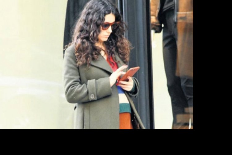 Cansu Tosun'nun karnı b&uuml;y&uuml;d&uuml;
