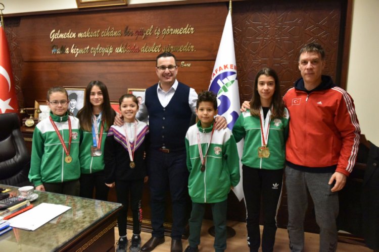 Karatecilerden Bursa Mustafakemalpaşa Belediye Başkanı Kanar'a ziyaret
