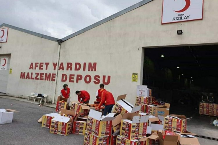 Kızılay'dan İzmir'de Elazığlı depremzedeler i&ccedil;in seferberlik