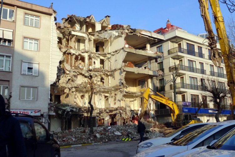Avcılar'da yıkılıp yenilenmeyi bekleyen riskli 139 bina var