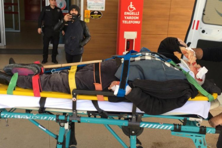 Bursa'da 5 metre ilerideki &uuml;st ge&ccedil;it yerine yoldan ge&ccedil;mek istedi, ara&ccedil; &ccedil;arptı