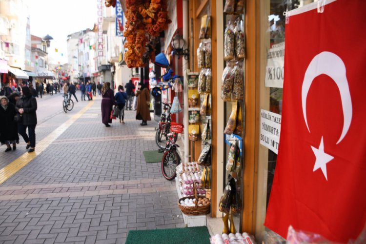 Bursa'da işadamları T&uuml;rk bayrağına yapılan saygısızlığa tepki g&ouml;sterdi