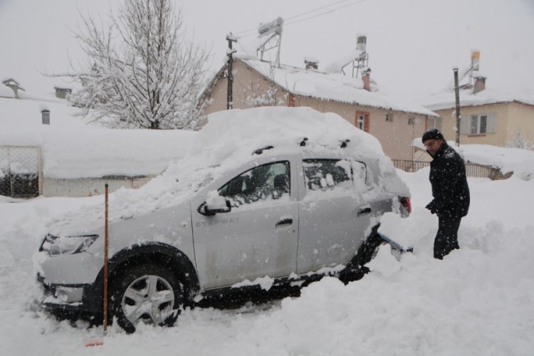 Tunceli'de 200 k&ouml;y yolu kardan kapandı