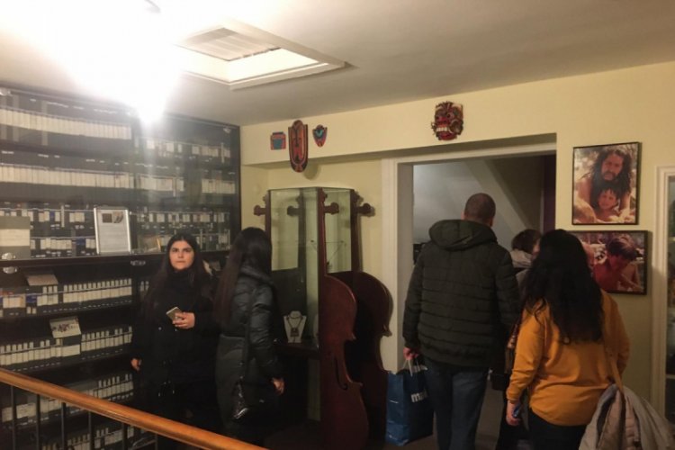 Barış Man&ccedil;o'nun Moda'daki evine ziyaret&ccedil;i akını
