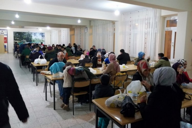 Karda mahsur kalan 200 kişi il&ccedil;ede misafir ediliyor