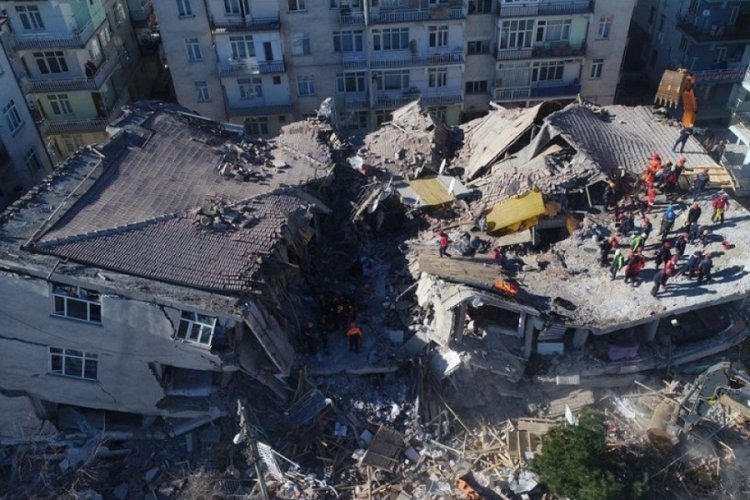 'Elazığ'da binalar 1975 y&ouml;netmeliğine bile uyulsa yıkılmazdı'