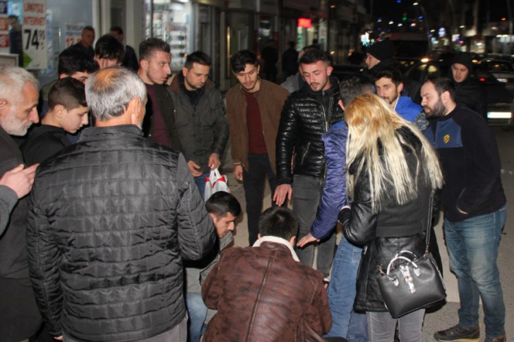 Karşıdan karşıya ge&ccedil;erken otomobil &ccedil;arptı