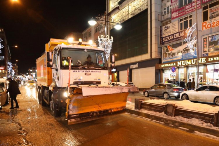Kar yağışıyla birlikte &ccedil;alışmalar da başladı
