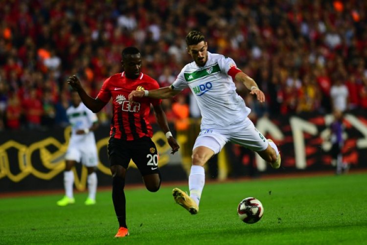 Bursaspor, şampiyonluk yarışını s&uuml;rd&uuml;rme peşinde