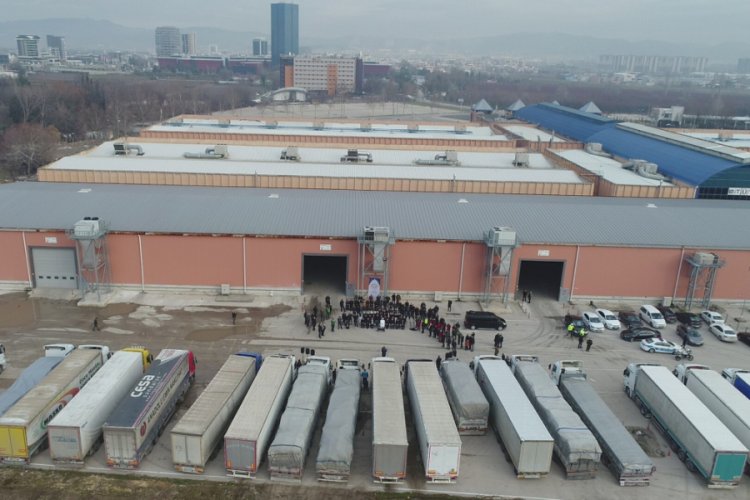 Bursa'dan 41 yardım tırı deprem b&ouml;lgesi ile İdlib'e g&ouml;nderildi