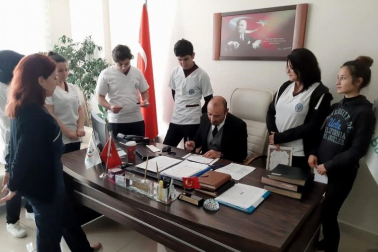 Bursa'da stajyer &ouml;ğrencilere teşekk&uuml;r belgesi